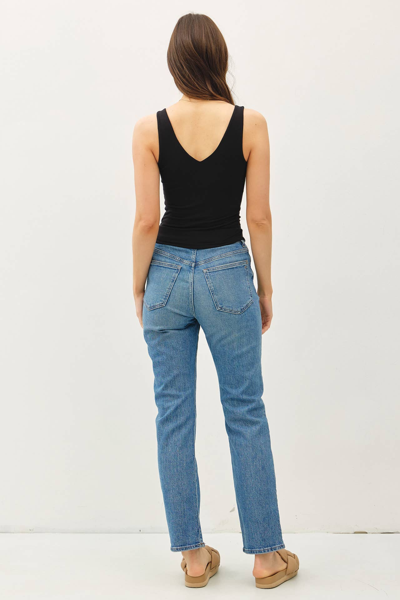 BASIC V-NECK TANK