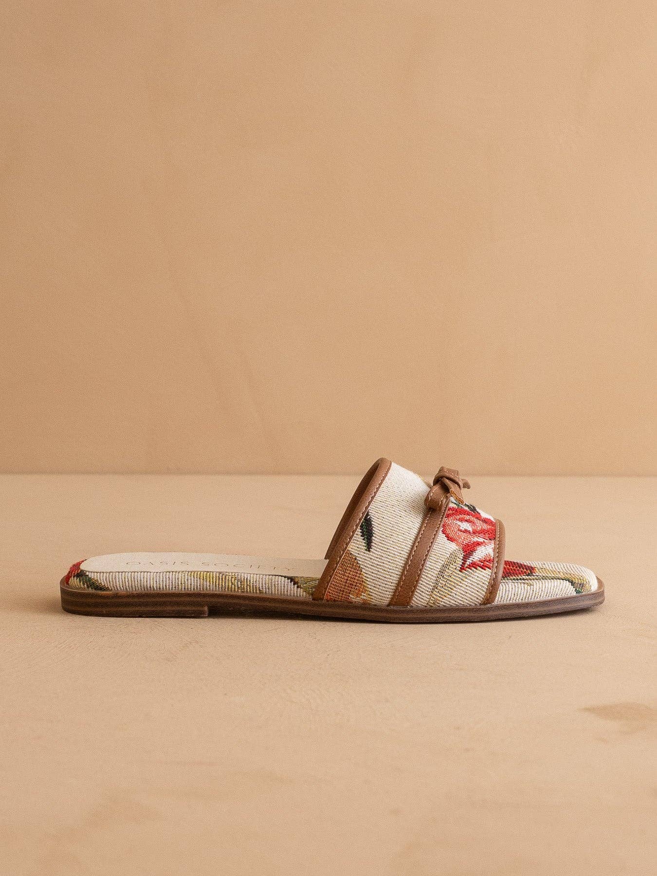 OASIS SOCIETY The Andrea Sandals BEIGE TULIP