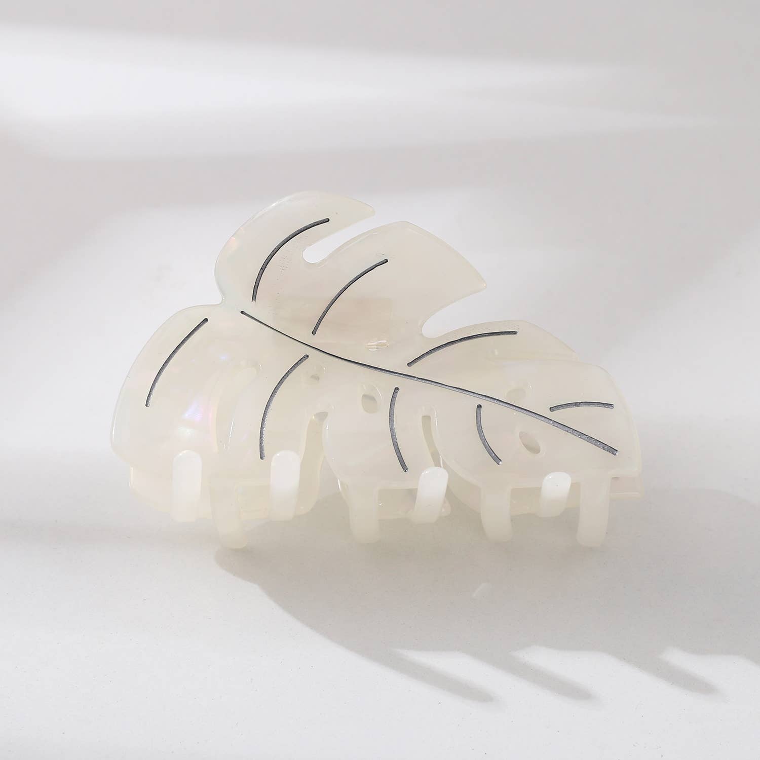 Adorro Monstera Leaf Claw Clip White