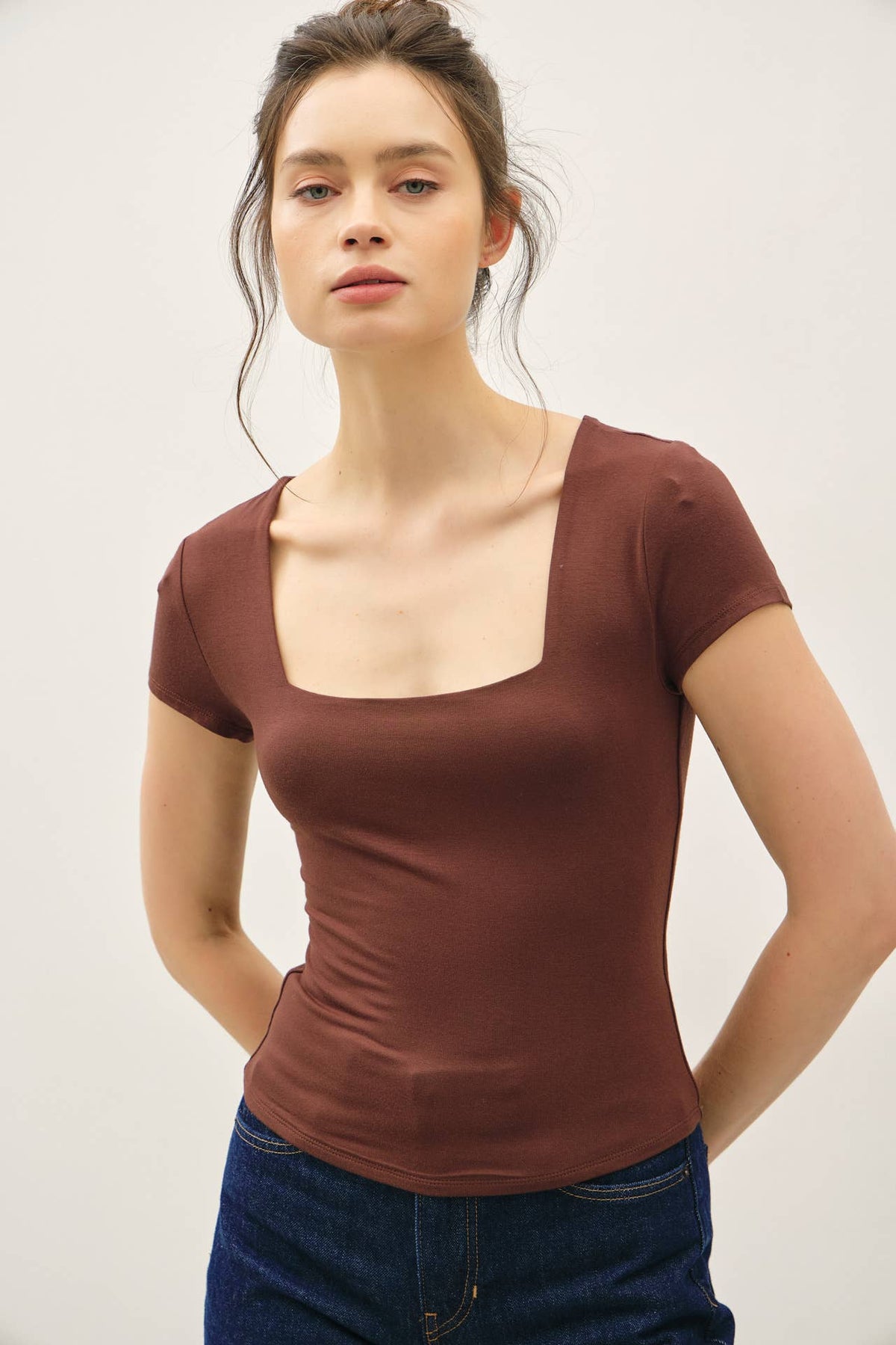 BASIC THREADS SQUARE NECK KNIT TEE