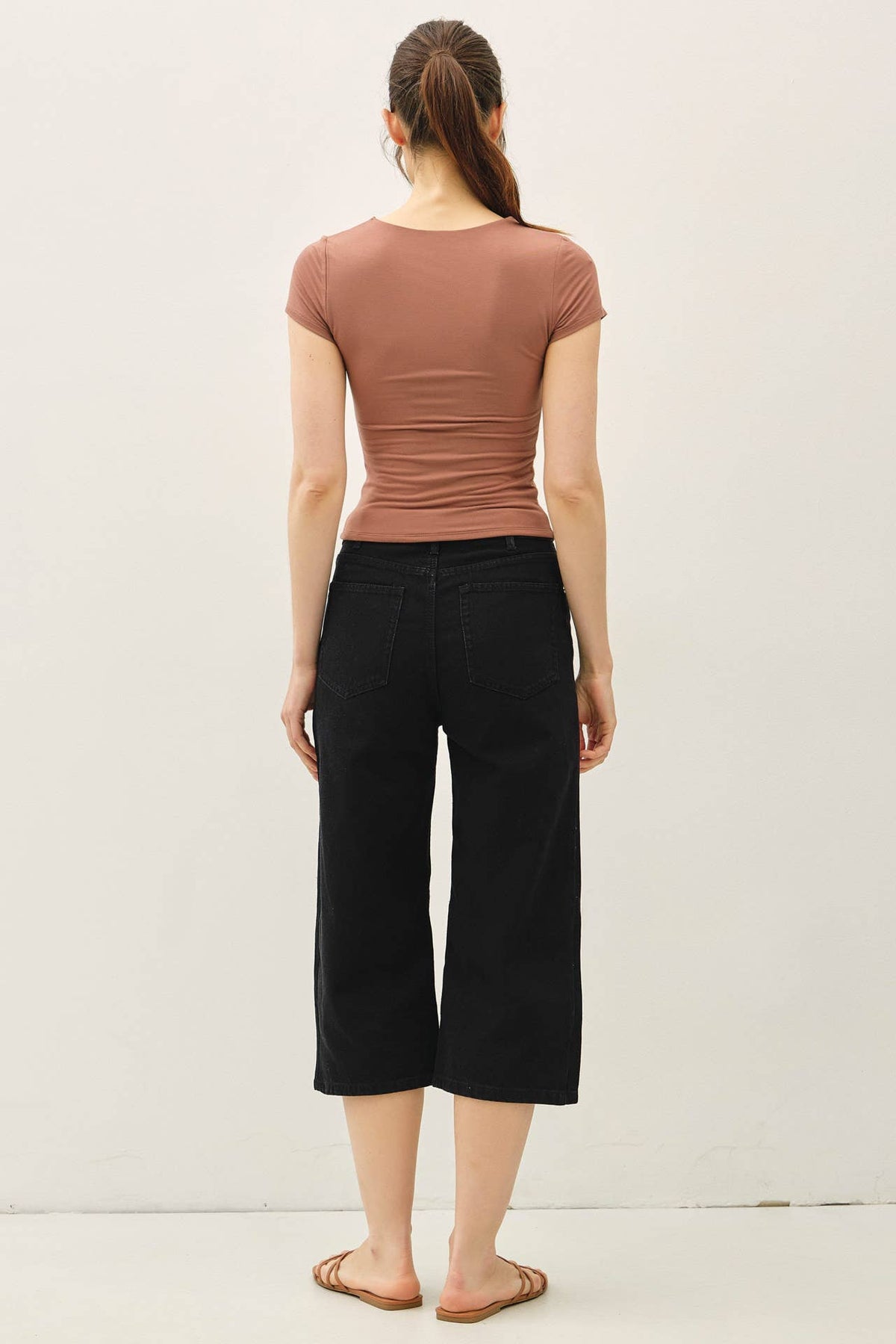 BASIC THREADS SQUARE NECK KNIT TEE