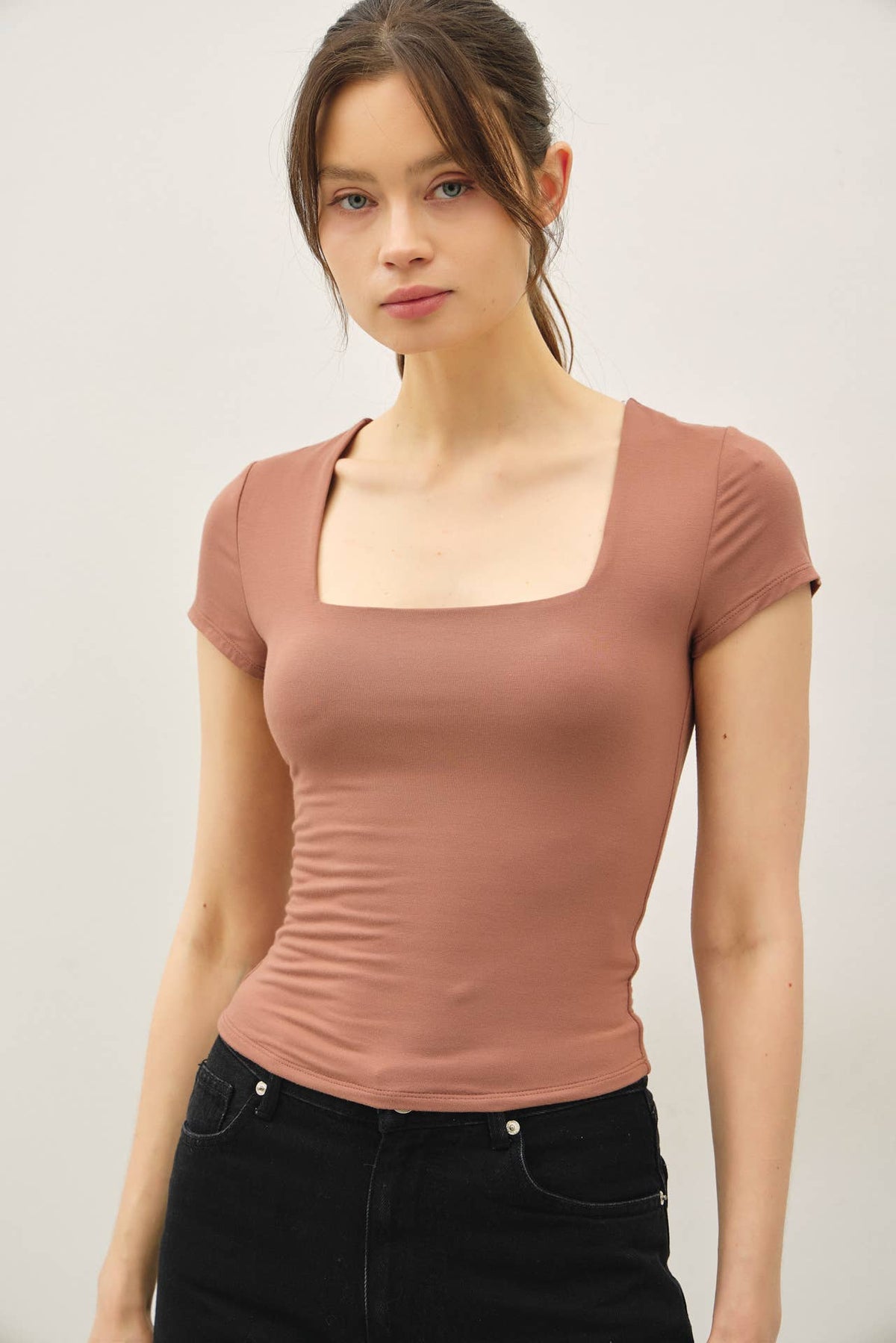 BASIC THREADS SQUARE NECK KNIT TEE