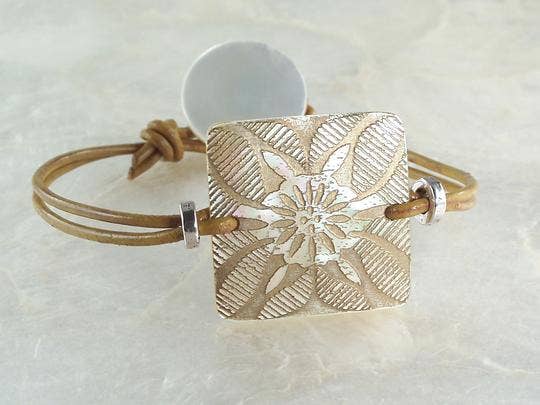 Jo Bird Jewelry Link Bracelet Metallic Mocha Flower On MOP
