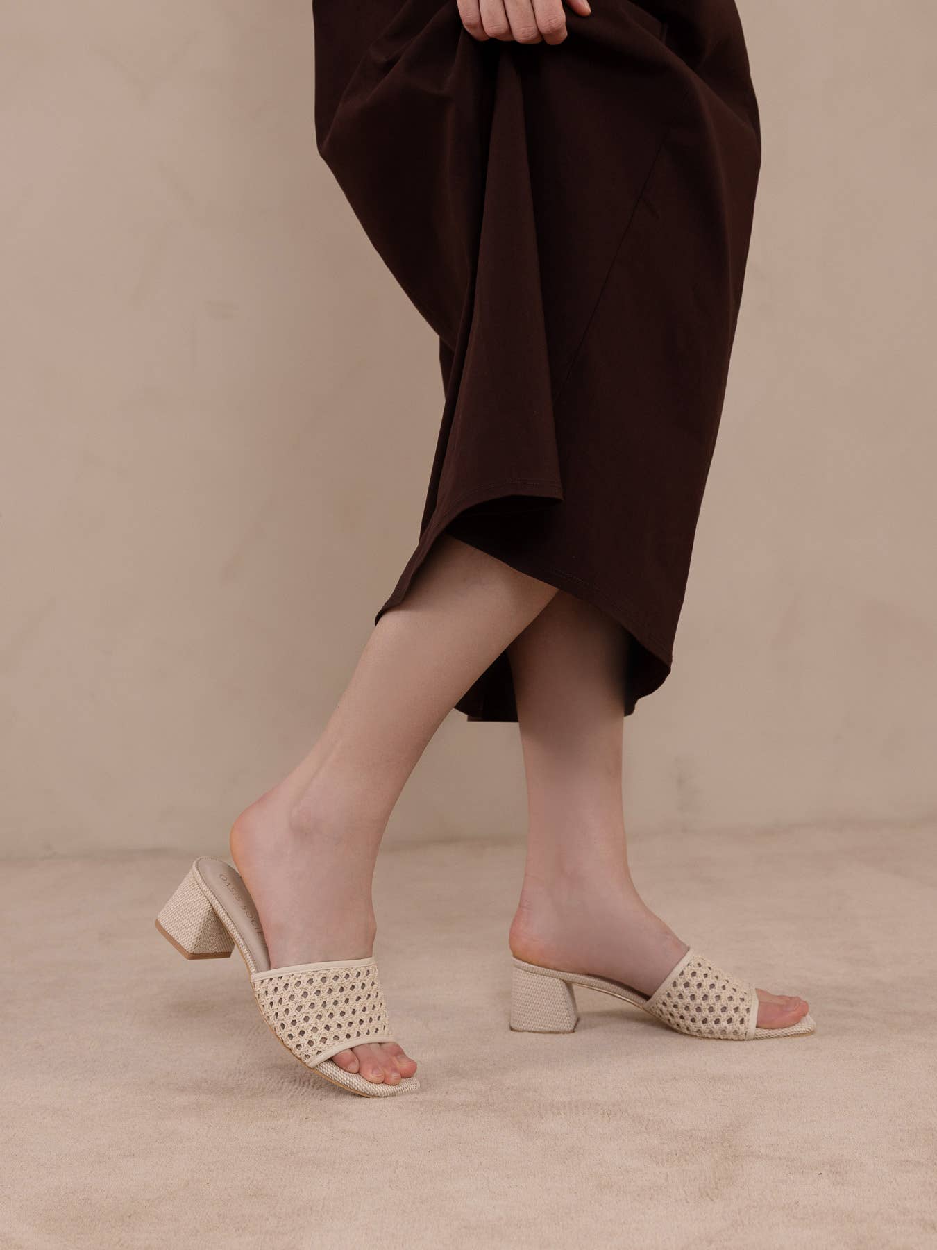OASIS SOCIETY The Sharon | Ivory Textured Raffia Block Heel Slide Sandal