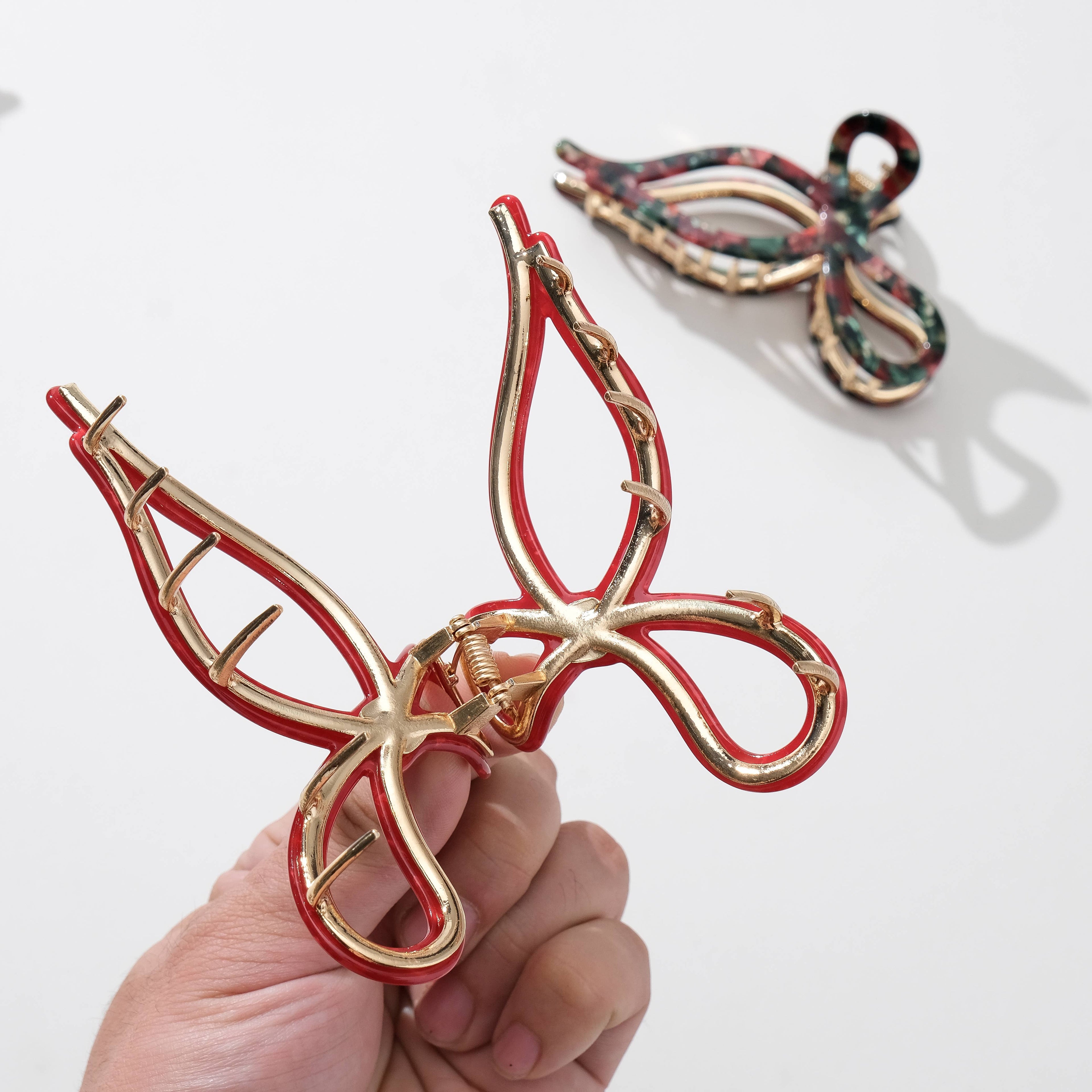 Adorro Sabrina Vintage Holiday | Large Ribbon Metal Bow Claw Clip