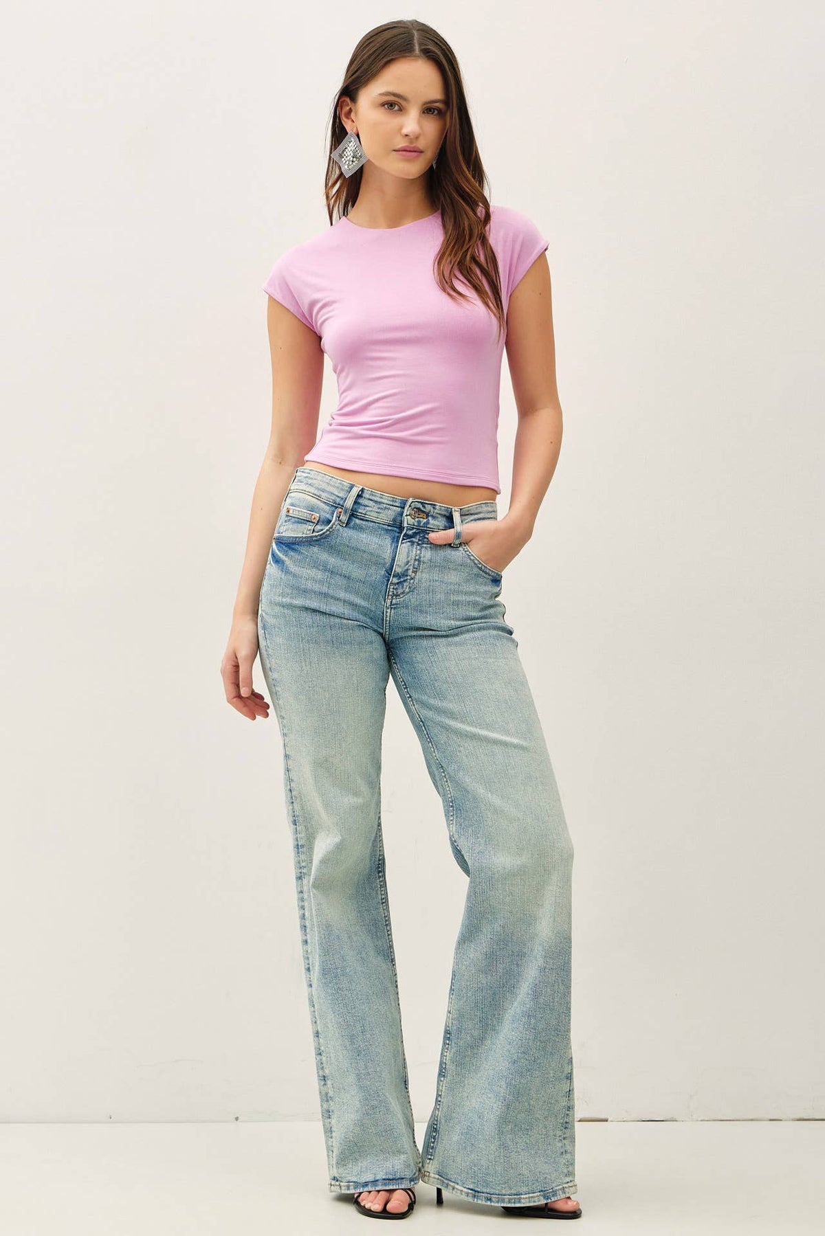 BASIC THREADS CAP SLEEVE CREWNECK TOP
