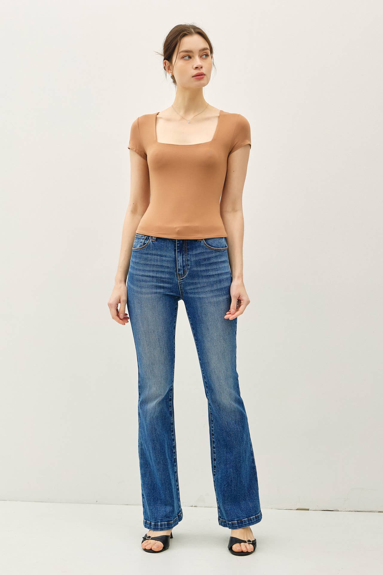 Be Cool BASIC THREADS SQUARE NECK KNIT TEE