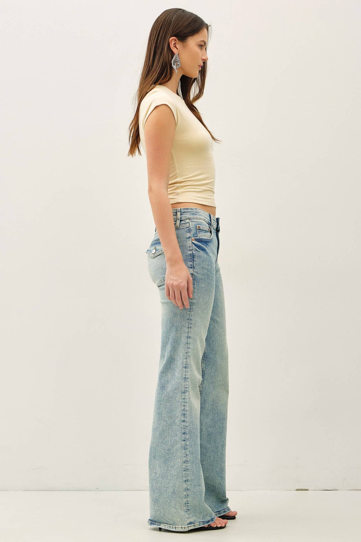 BASIC THREADS CAP SLEEVE CREWNECK TOP