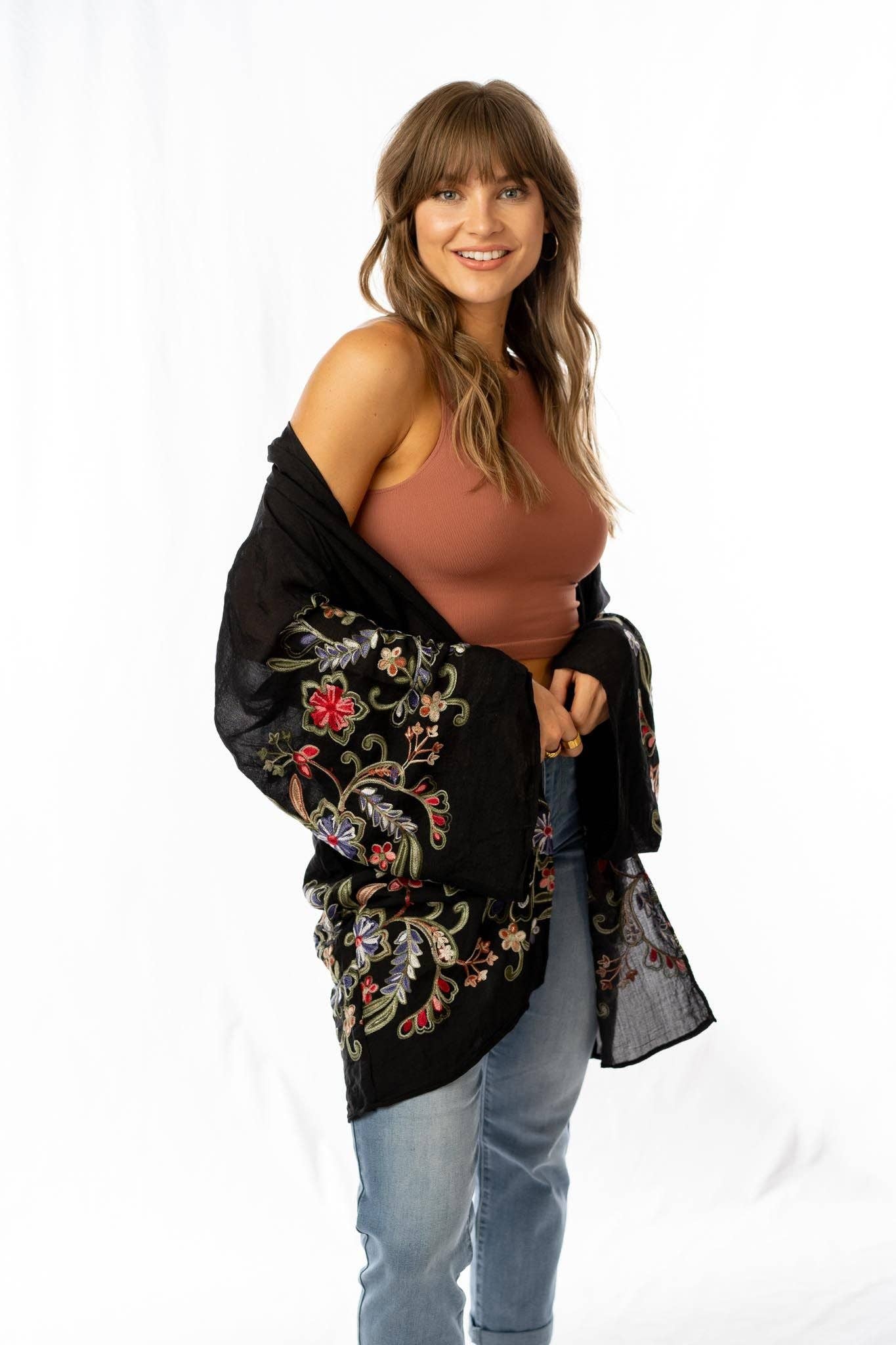 Three Bird Nest Fun In Florals Kimono - Black