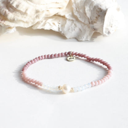 BOHO AND SHIMMER VIBES PEARL BRACELET