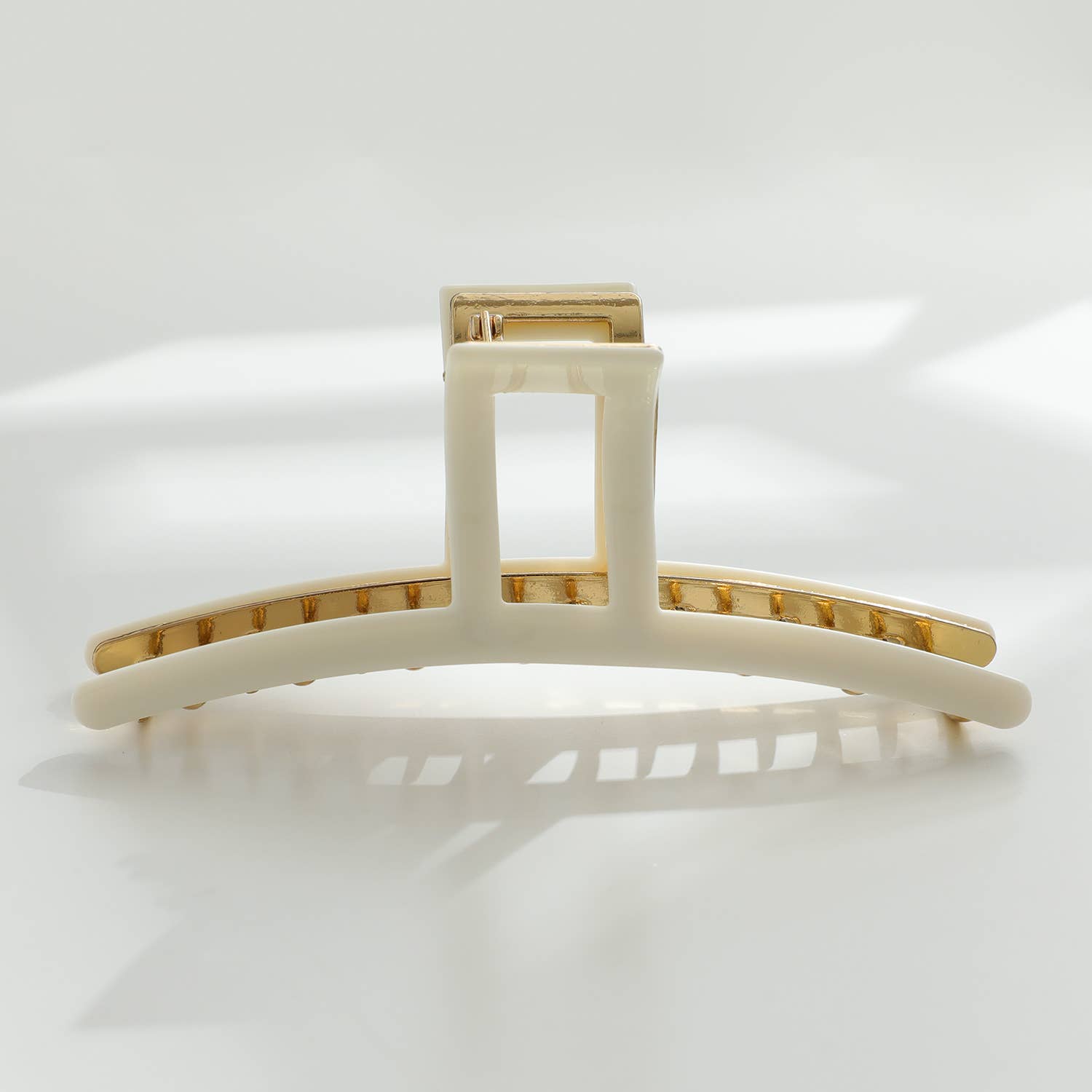 Adorro Vera | Ivory Gold Metal Thin Claw Clip