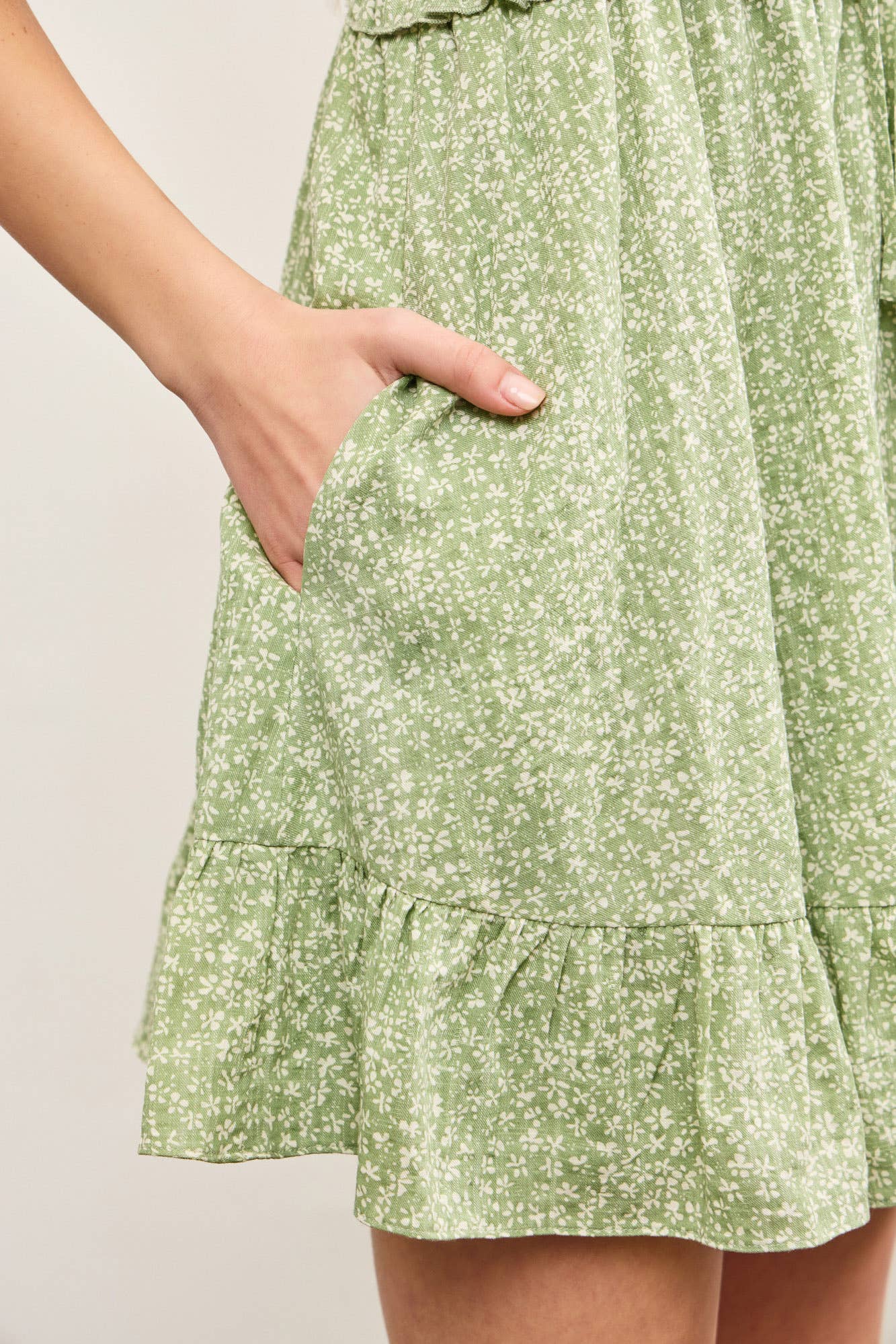 DAMAGED: GATHERED FRONT RUFFLE HEM FLOWY CAMI DRESS L / SAGE