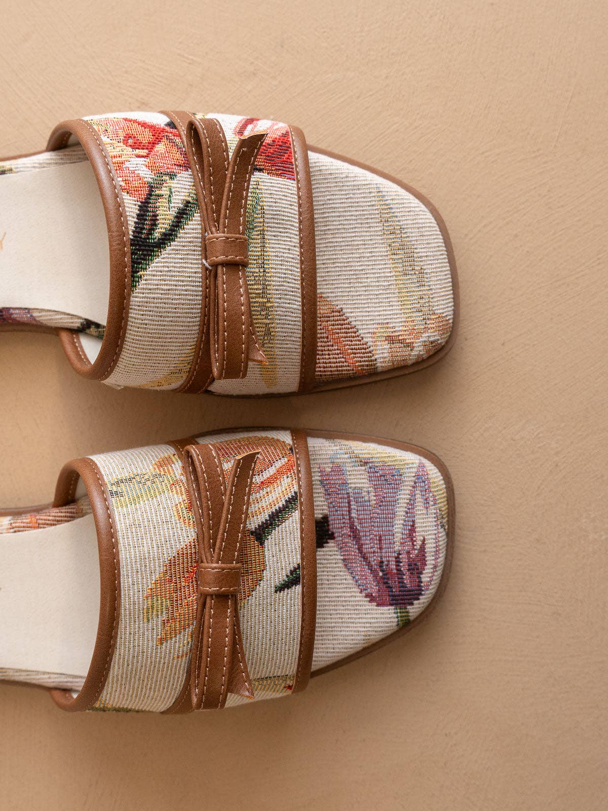 OASIS SOCIETY The Andrea Sandals