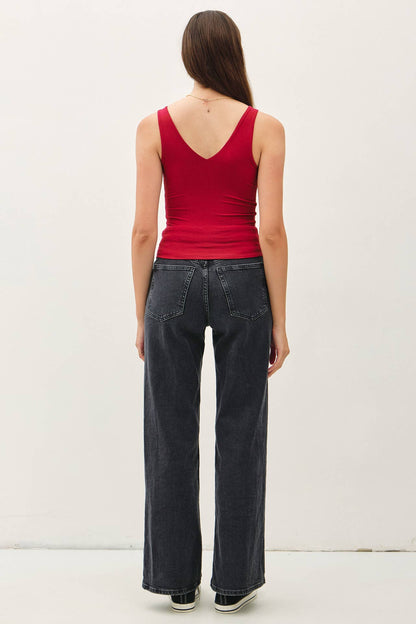 BASIC V-NECK TANK