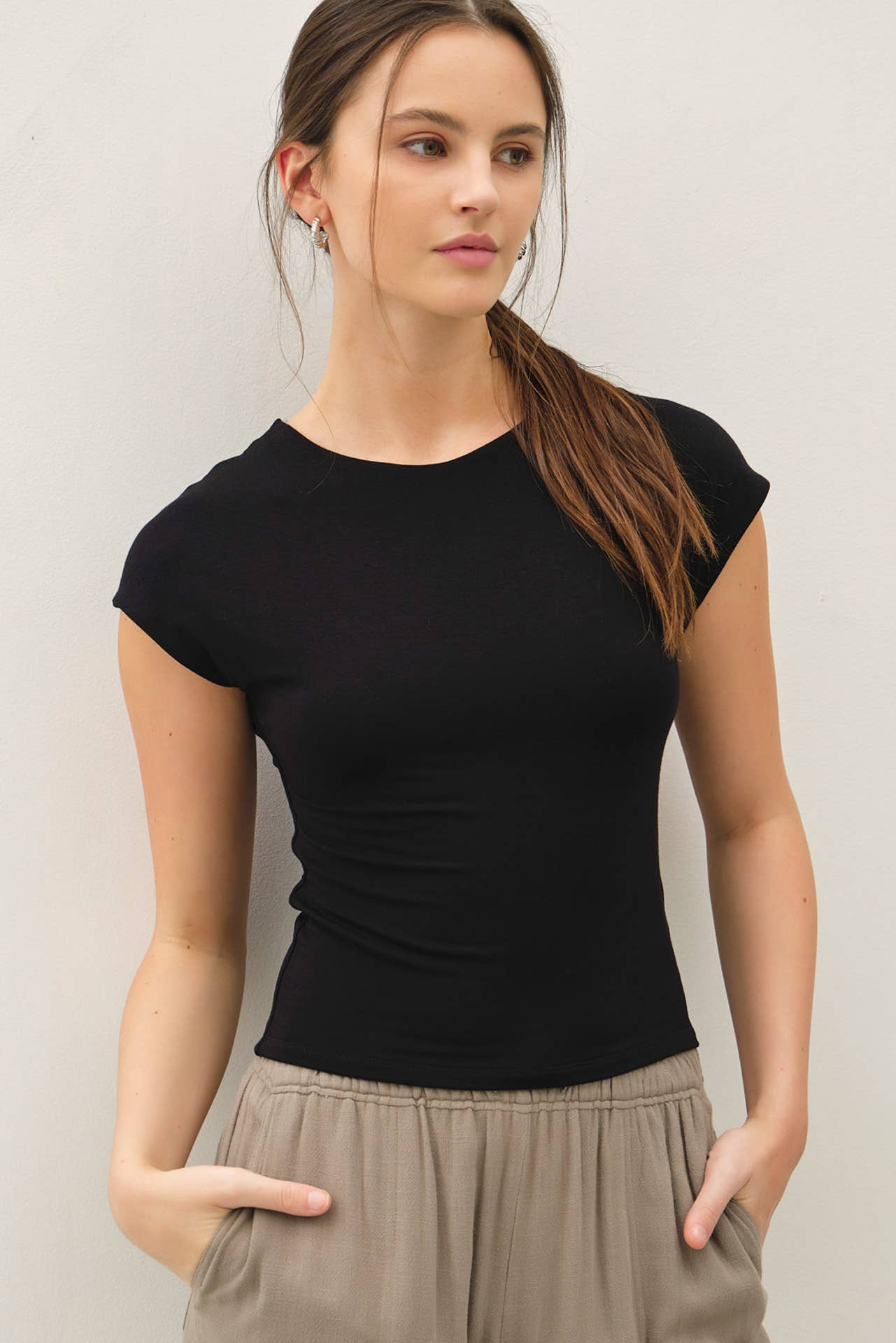 Be Cool BASIC THREADS CAP SLEEVE CREWNECK TOP Black