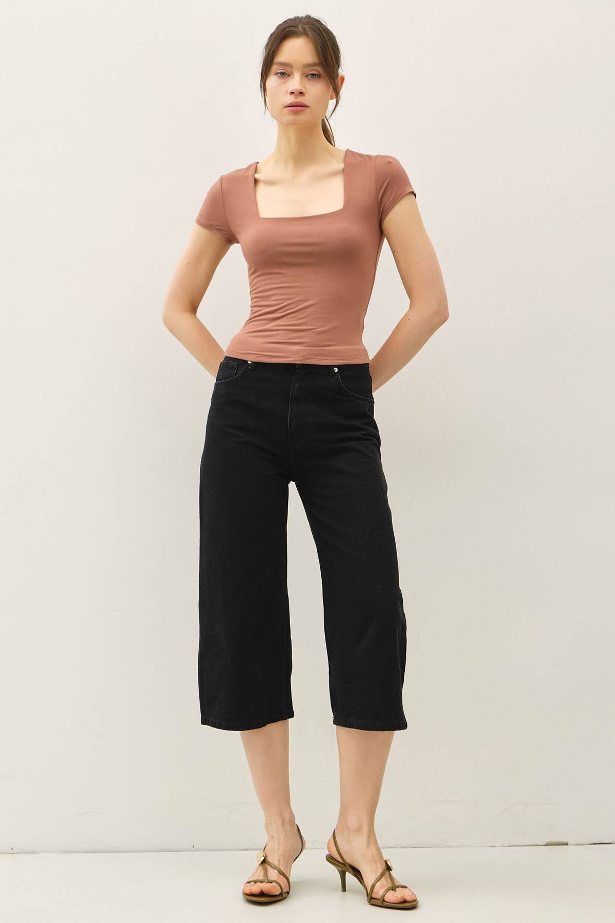 BASIC THREADS SQUARE NECK KNIT TEE