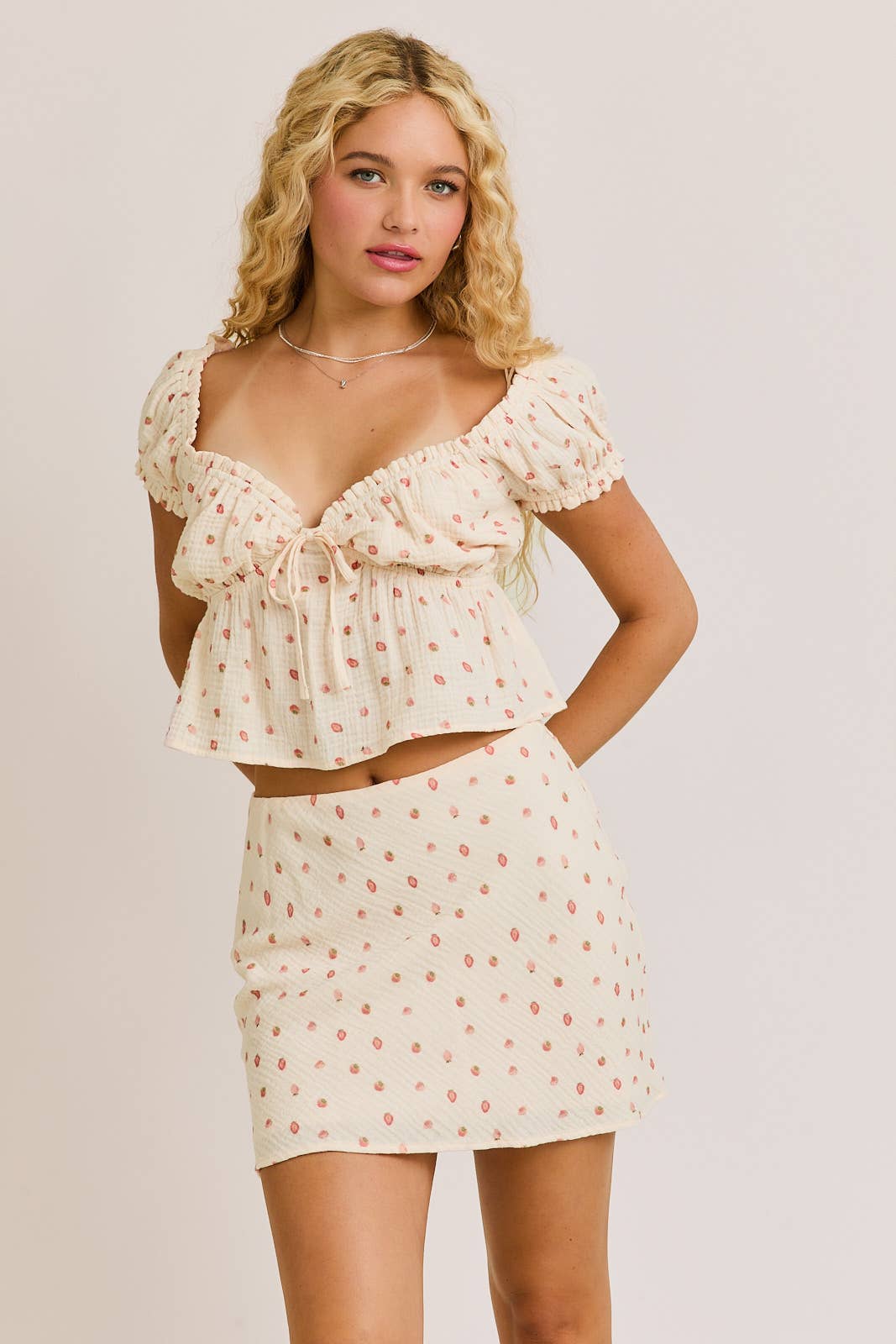 LE LIS SWEETHEART STRAWBERRY PRINTED BABYDOLL TOP CREAM
