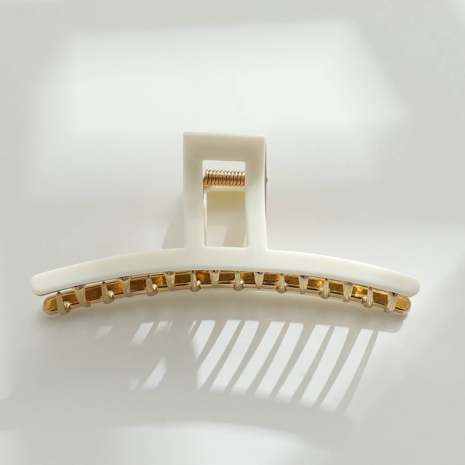 Adorro Vera | Ivory Gold Metal Thin Claw Clip