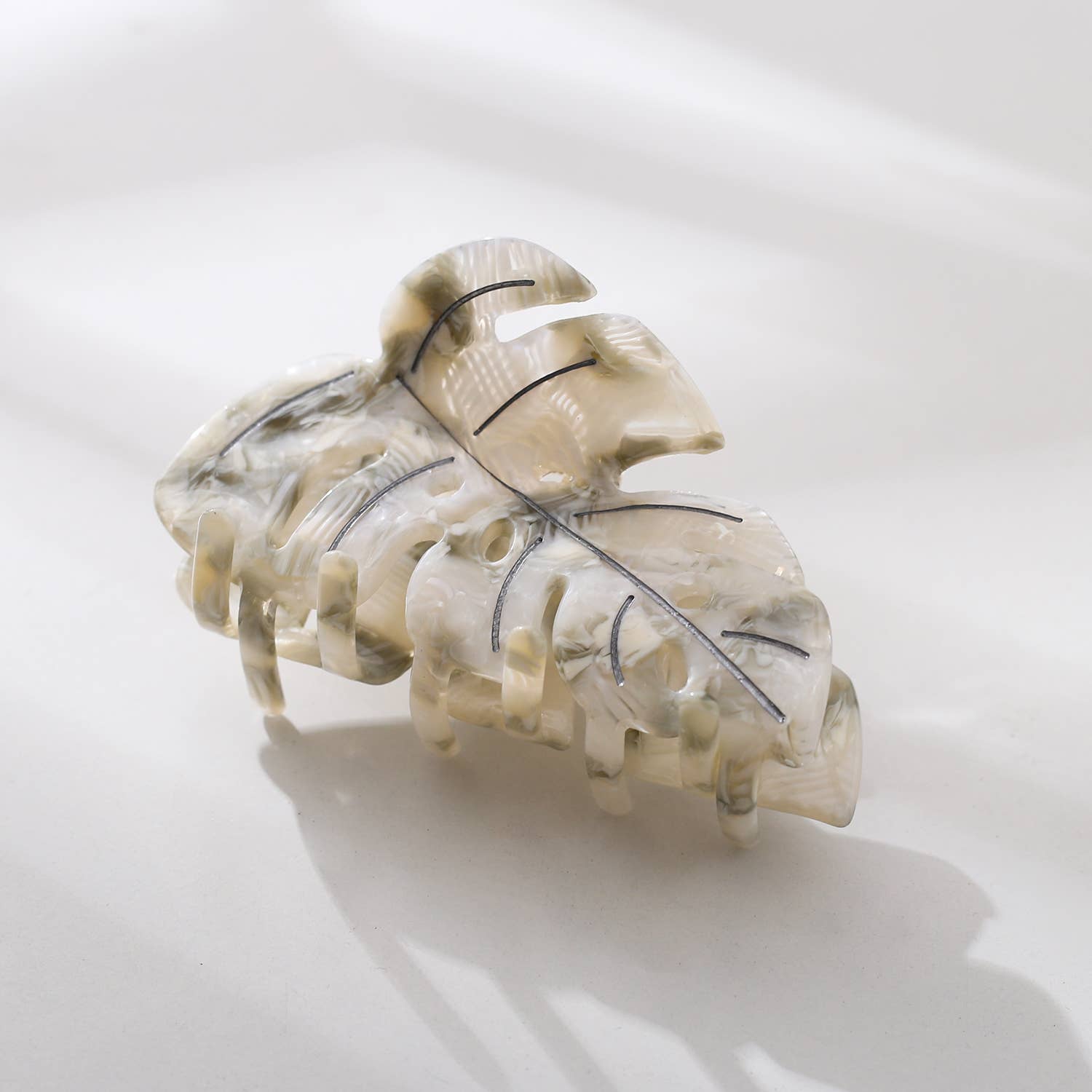 Adorro Monstera Leaf Claw Clip Grey