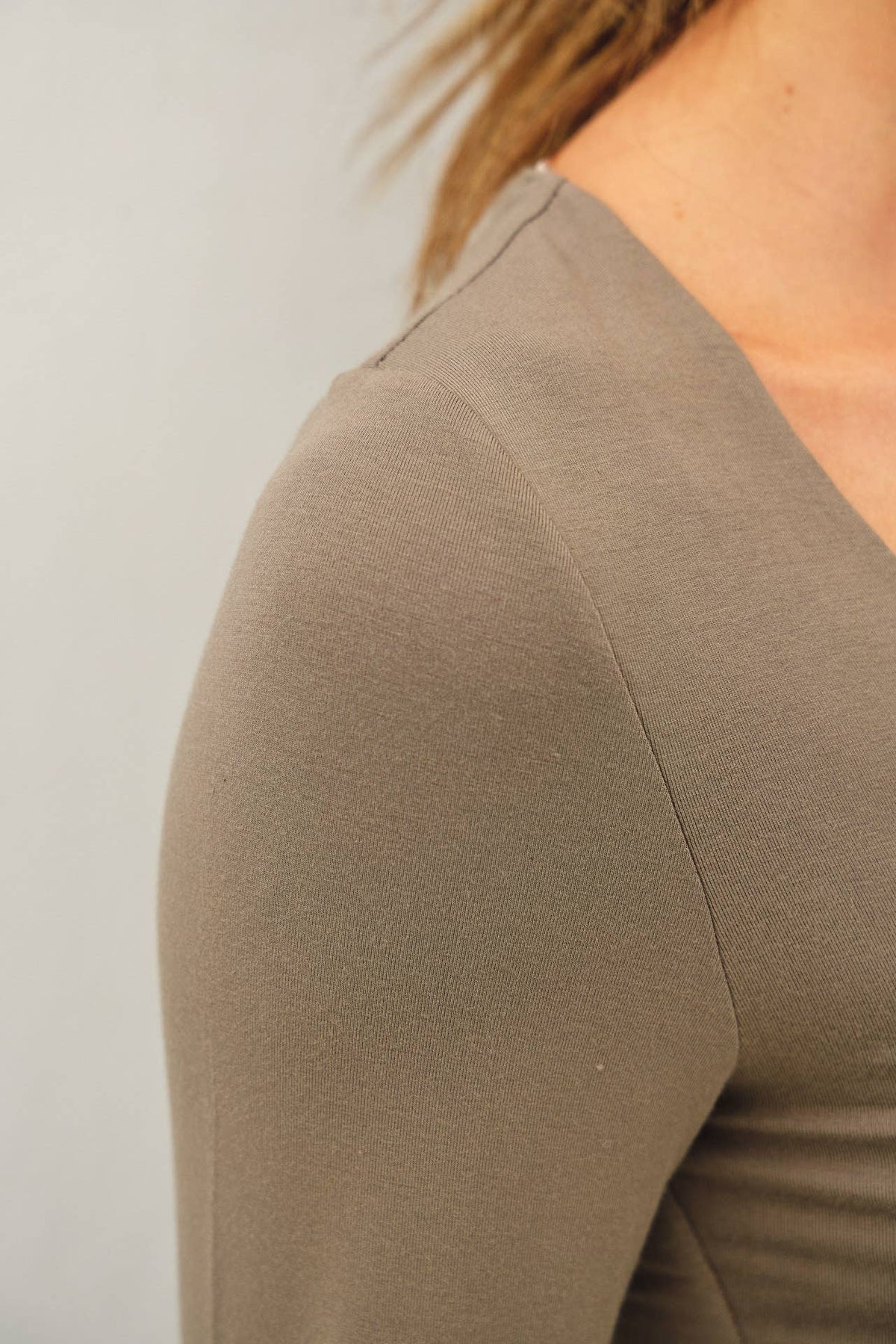BASIC THREADS LONG SLEEVE TOP
