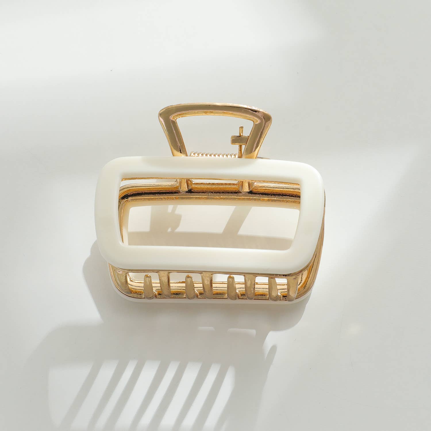 Adorro Vera | Ivory Gold Metal Square Claw Clip