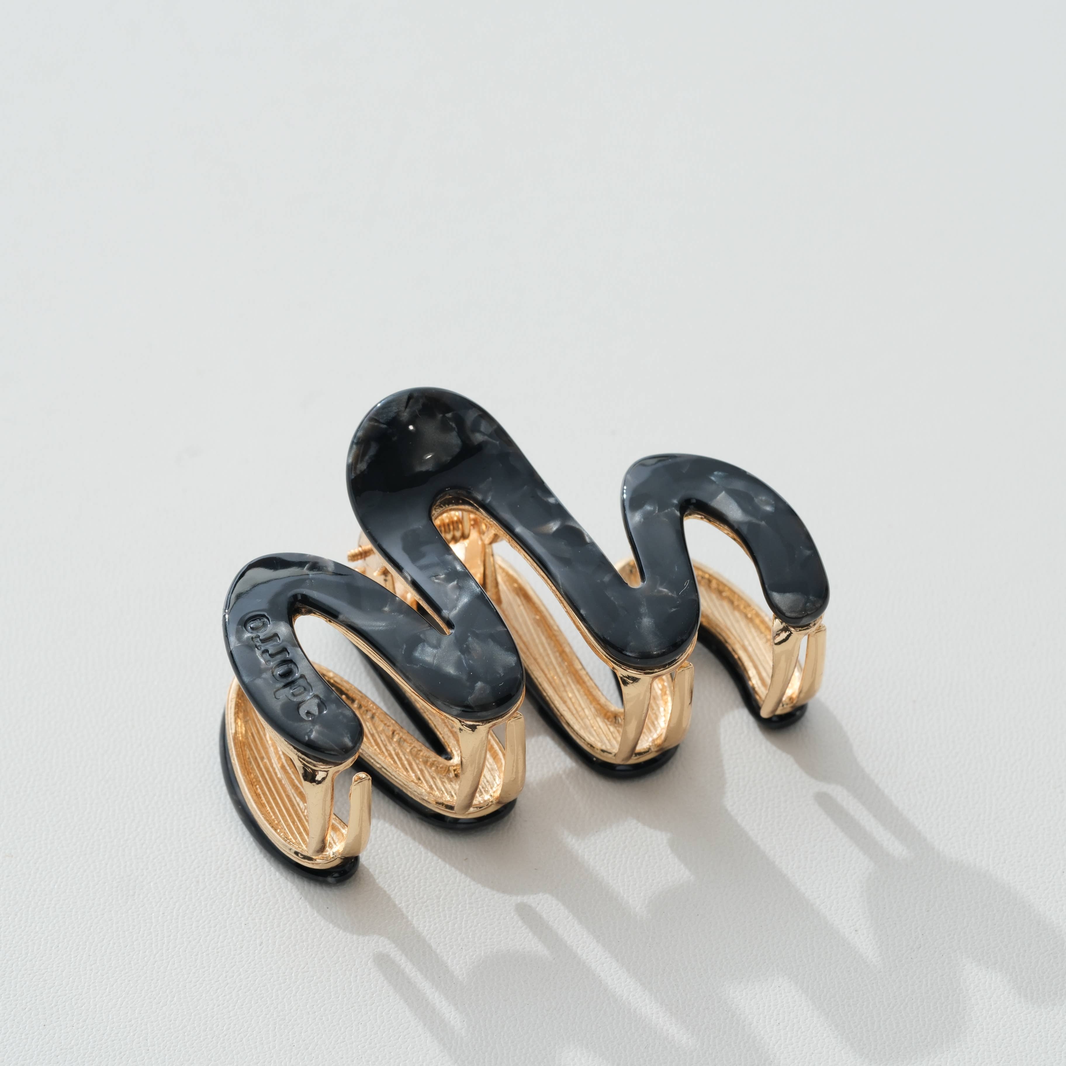 Adorro Willow Mini Vintage Metal Squiggle Claw Clip Onyx