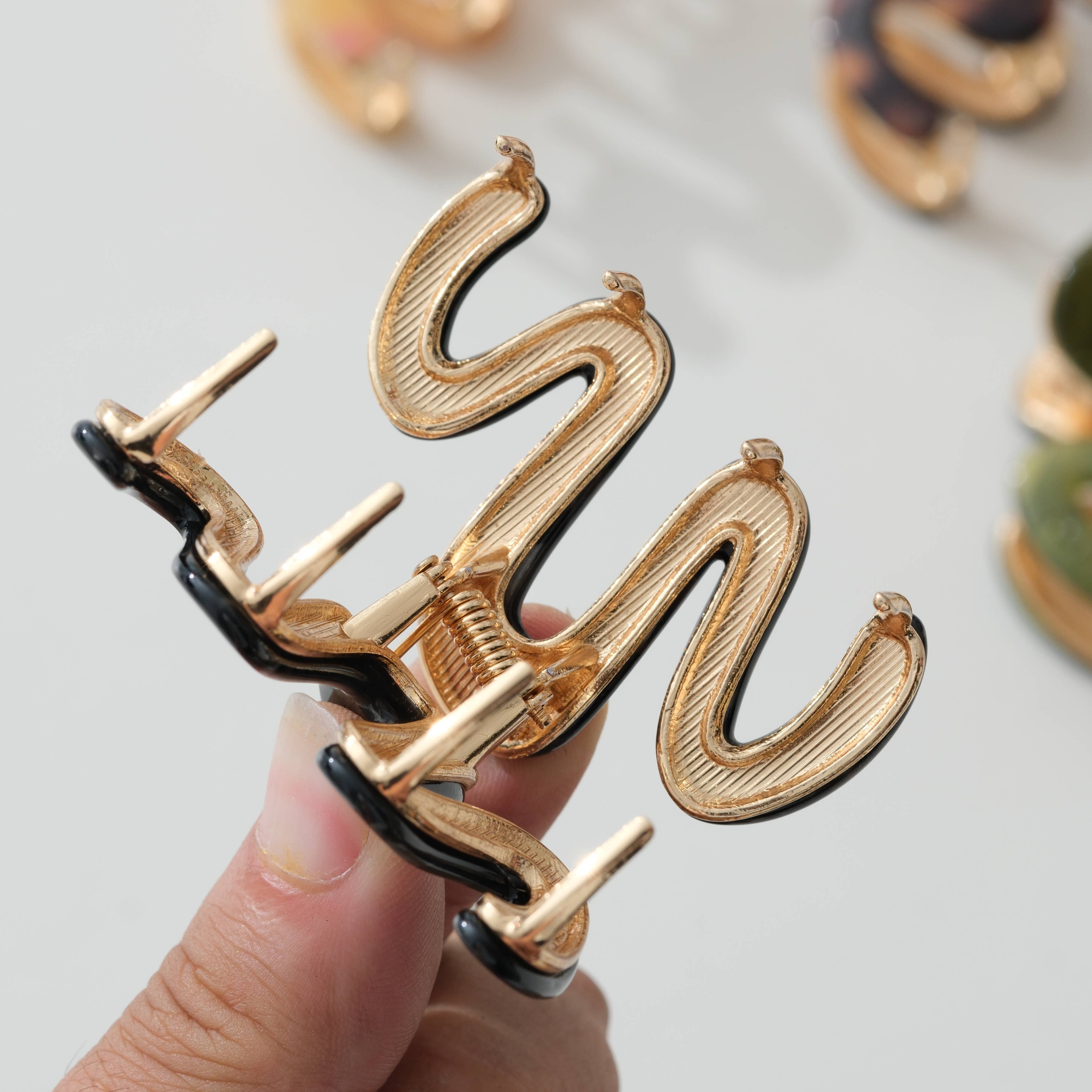 Adorro Willow Mini Vintage Metal Squiggle Claw Clip